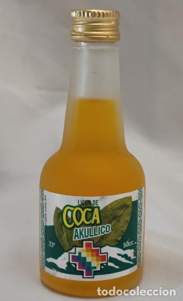 Coleccionismo de vinos y licores: BOTELLIN DE LICOR DE COCA AKULLICO, BOLIVIA, CRISTAL LLENA
