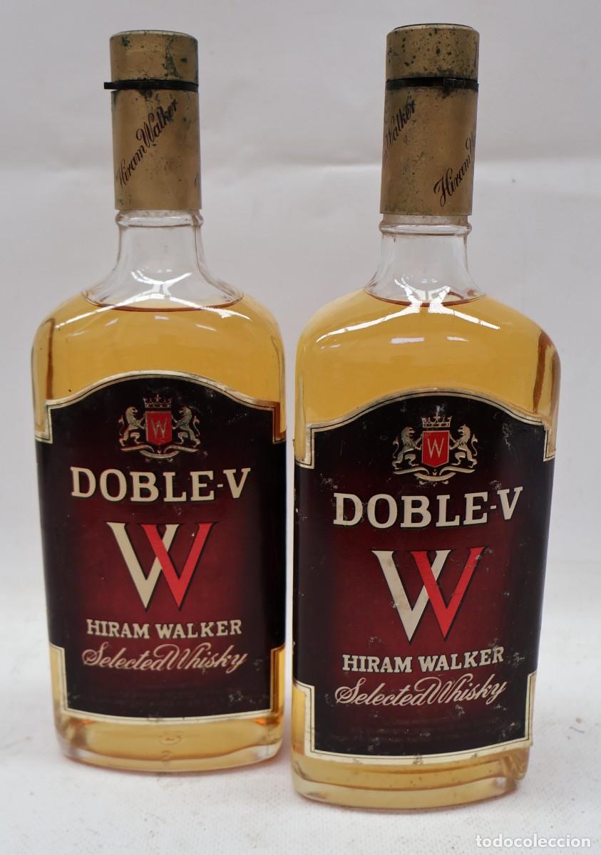 Sammlung von Weinen und Lik&ouml;ren: PAREJA DE BOTELLAS DE WHISKY DOBLE V. HIRAM WALKER