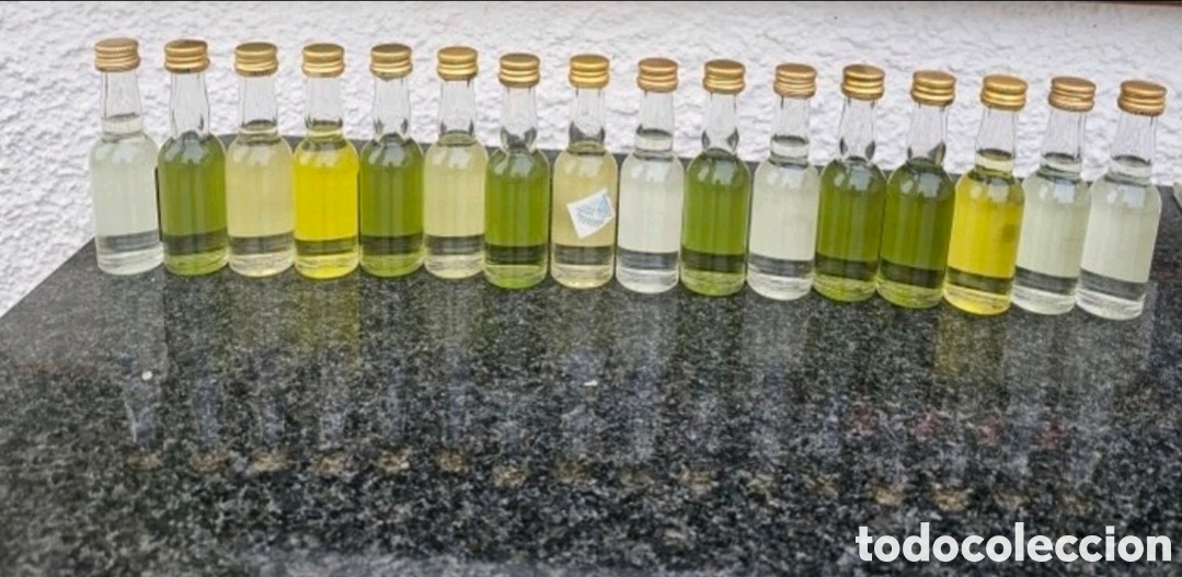 Coleccionismo de vinos y licores: Botellitas de chartreuse - Foto 2