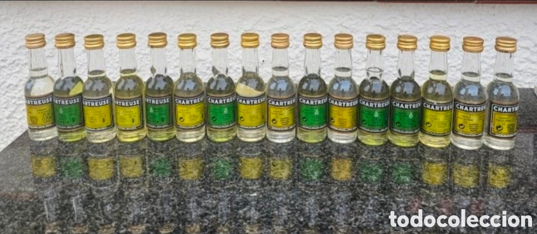 Coleccionismo de vinos y licores: Botellitas de chartreuse - Foto 1