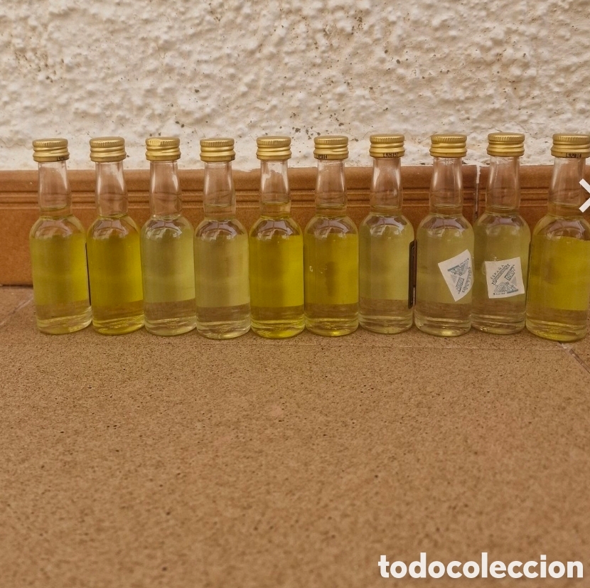 Coleccionismo de vinos y licores: Botellitas de chartreuse coleccion - Foto 2
