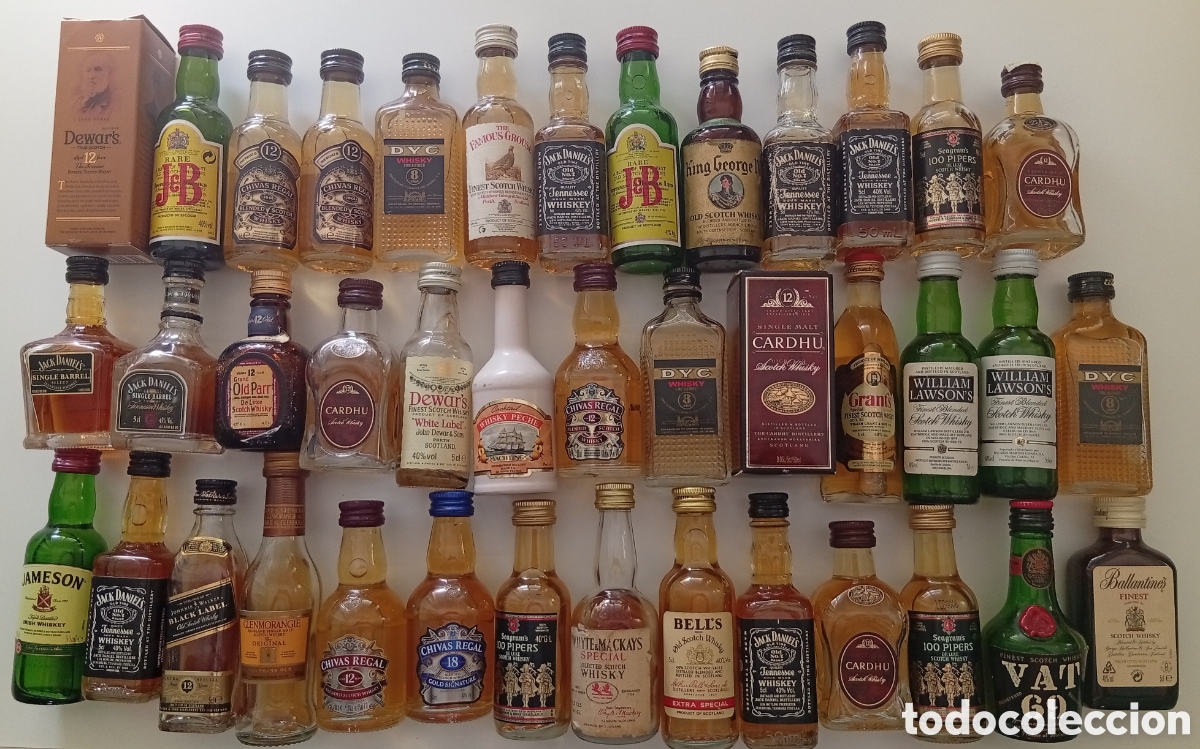 Coleccionismo de vinos y licores: Lote de botellitas en miniatura de whisky
