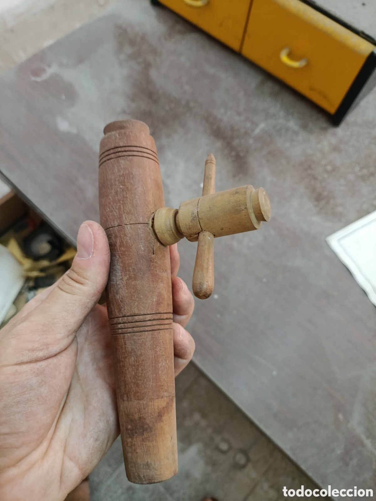 Coleccionismo de vinos y licores: Grifo antiguo de barril de madera &ndash; Original &ndash; Toneler&iacute;a/Bodega