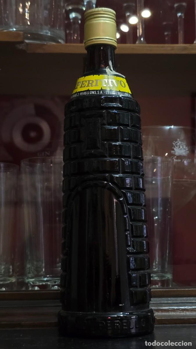 Coleccionismo de vinos y licores: Botella Aperitivo Palo 2 Perellons Mallorca Botella relieve antigua
