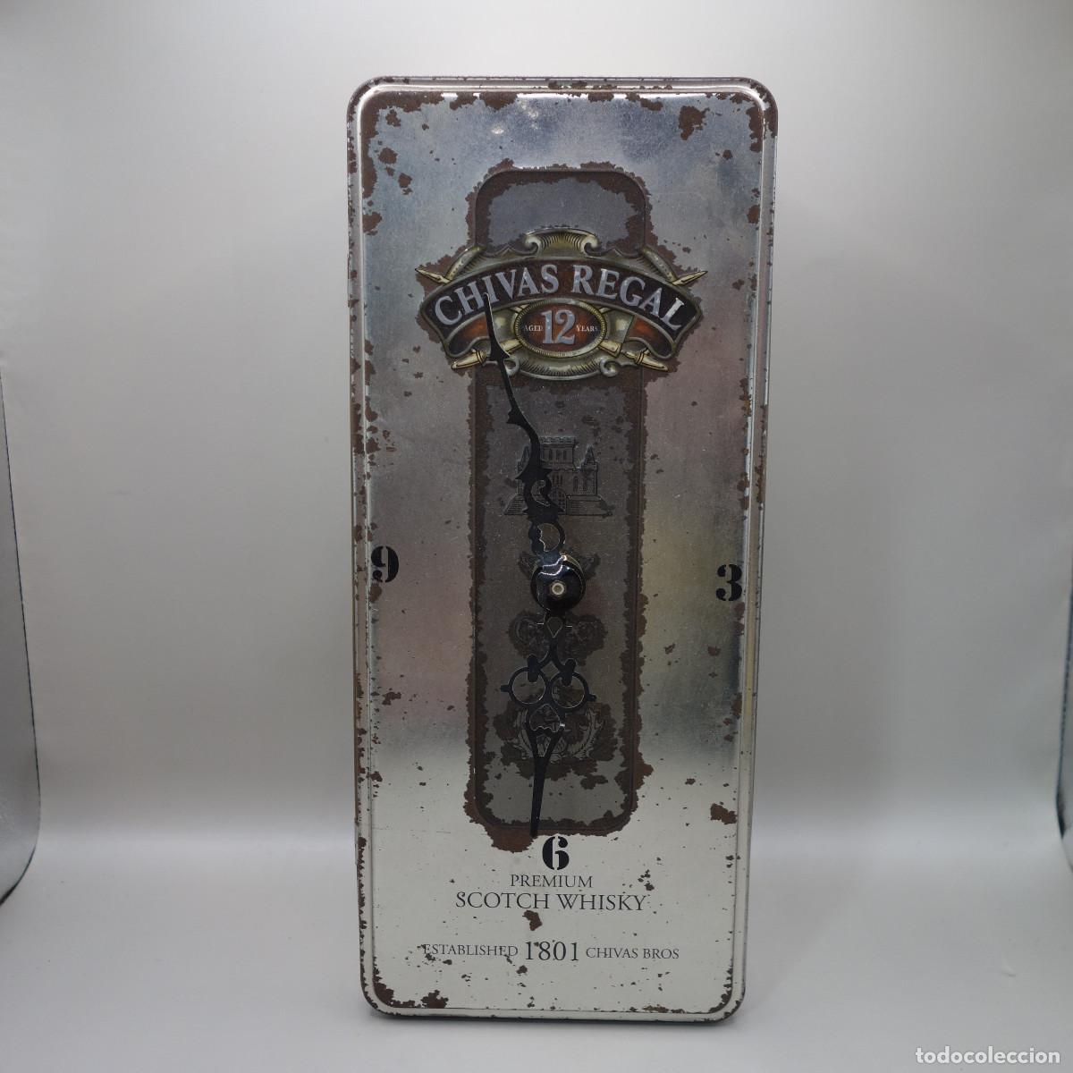 Coleccionismo de vinos y licores: CAJA METALICA PARA BOTELLA DE CHIVAS REGAL 12 YEARS CON RELOJ