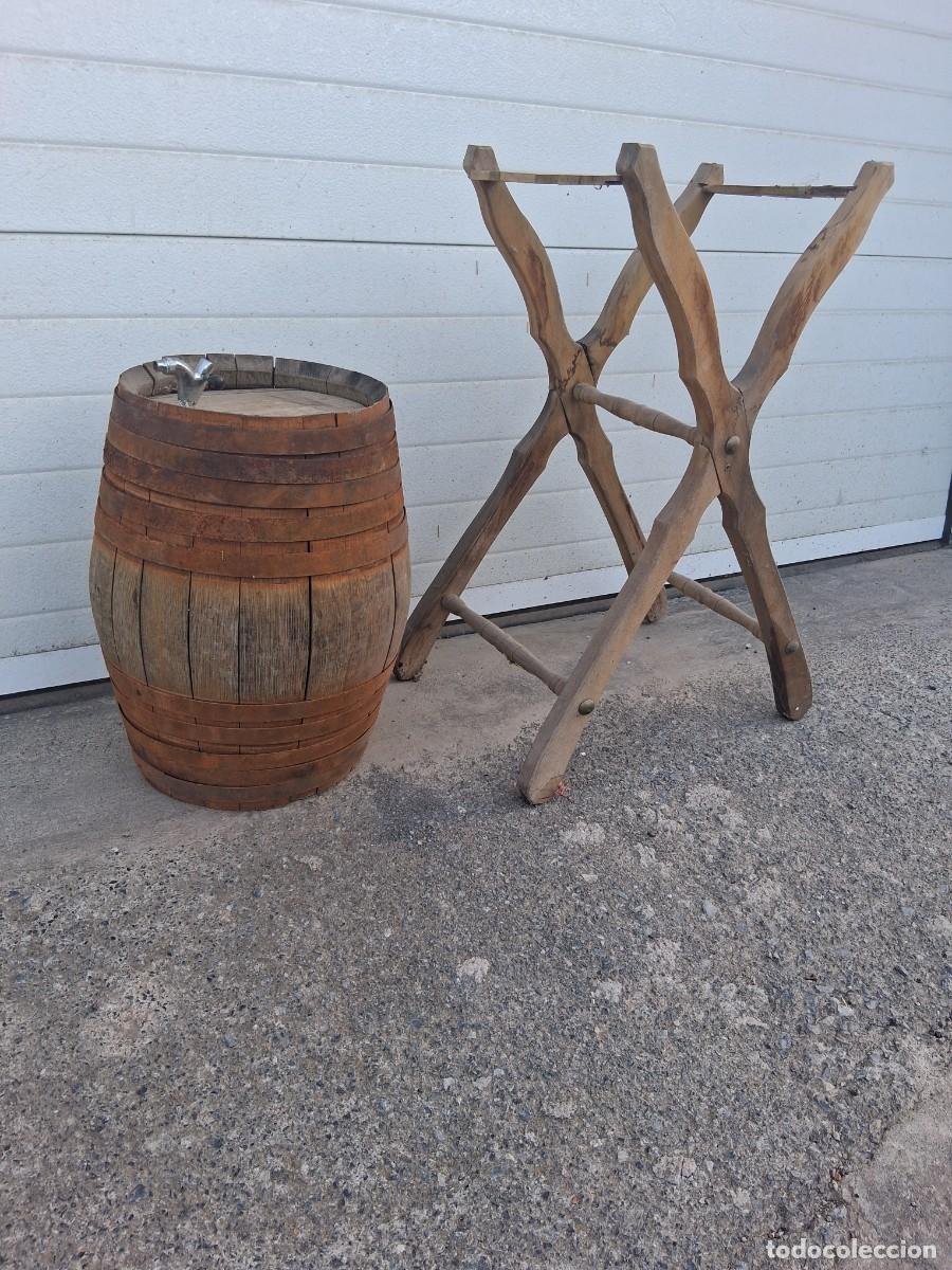 Coleccionismo de vinos y licores: Mueble soporte madera con barril tonel de vino bodega roble