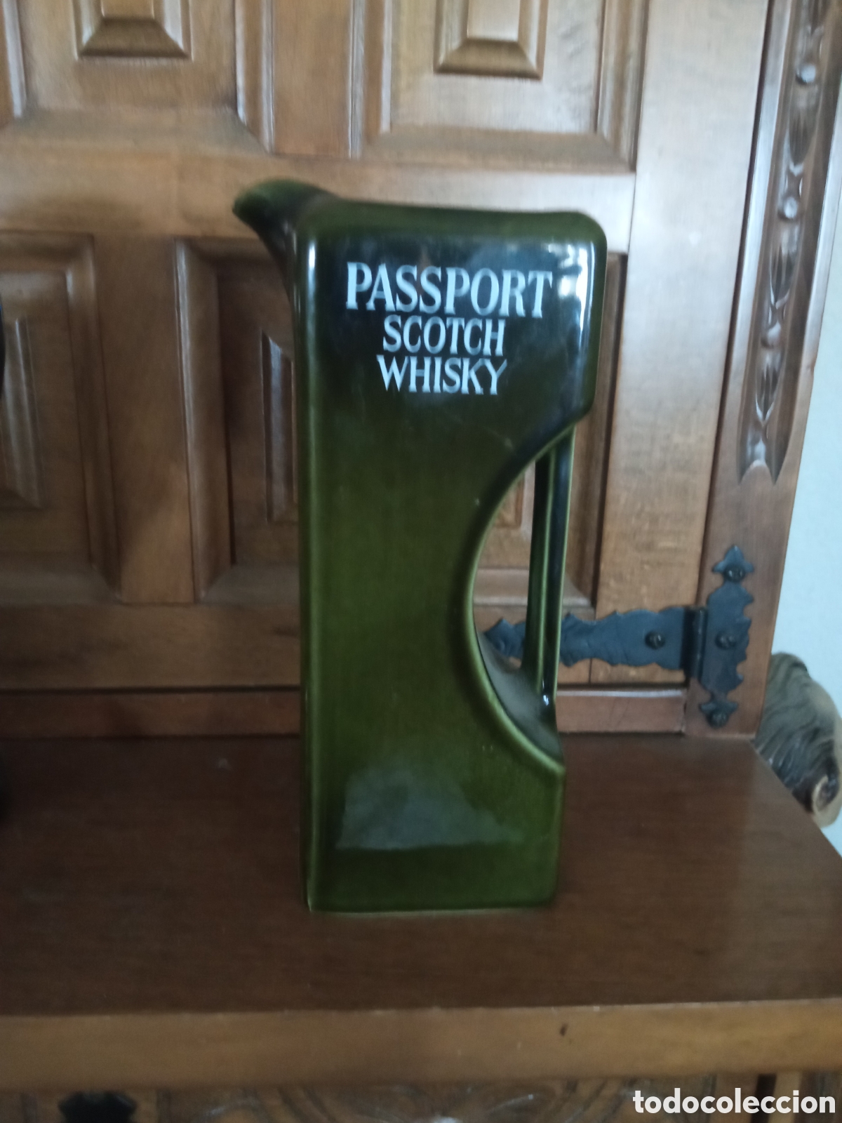 Coleccionismo de vinos y licores: Jarra de agua para Whisky Passport, 20 cm de altura