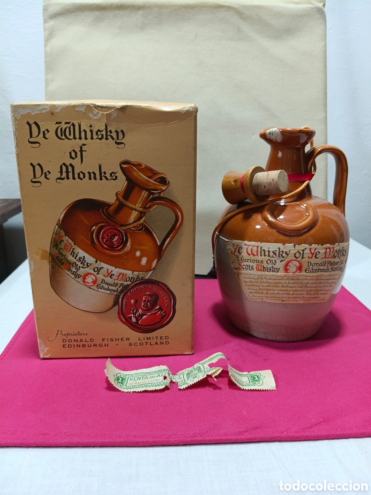 Coleccionismo de vinos y licores: WHISKY OF YE MONKS. WHISKY ESCOCES A&Ntilde;OS 60/70. JARRA CERAMICA Y CAJA ORIGINALES. SIN ABRIR