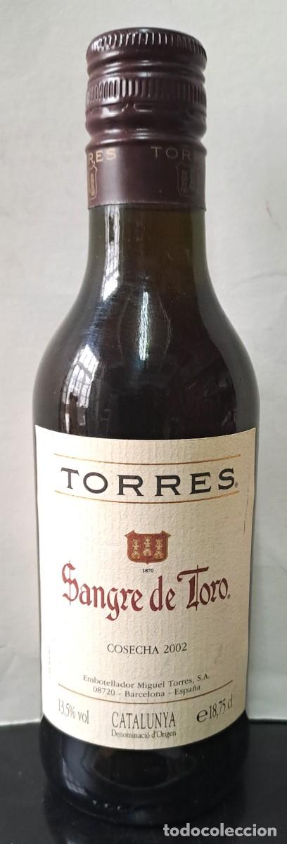Coleccionismo de vinos y licores: BOTELLIN TORRES, SNGRE DE TORO COSECHA 2002. PRECINTADO, BUEN ESTADO. RF-6536