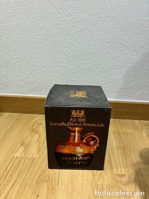 Coleccionismo de vinos y licores: Augardente Reserva CRF(Carvalho, Ribeiro & Ferreira). Bilha Cer&aacute;mica con caja original.
