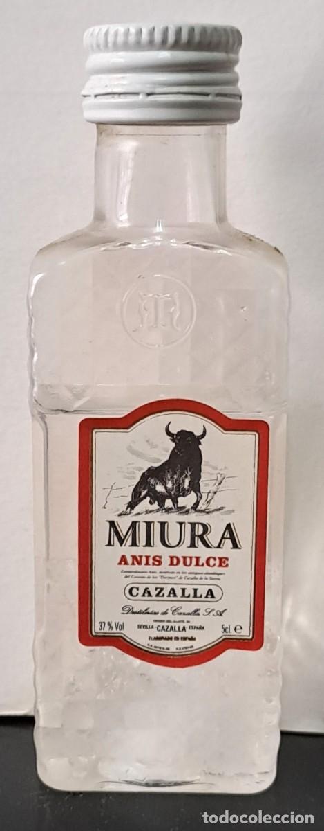 Coleccionismo de vinos y licores: BOTELLIN ANIS DULCE MIURA, CAZALLA. PRECINTADO. RF-6560