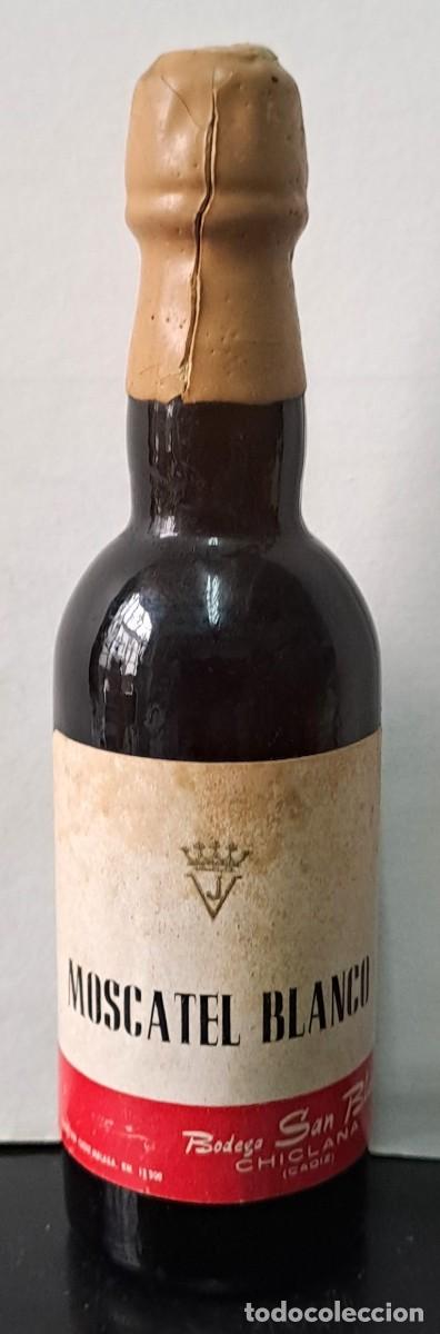 Coleccionismo de vinos y licores: BOTELLIN MOSCATEL BLANCO, BODEGA SAN BLAS CHICLANA. PRECINTADO. RF-6564