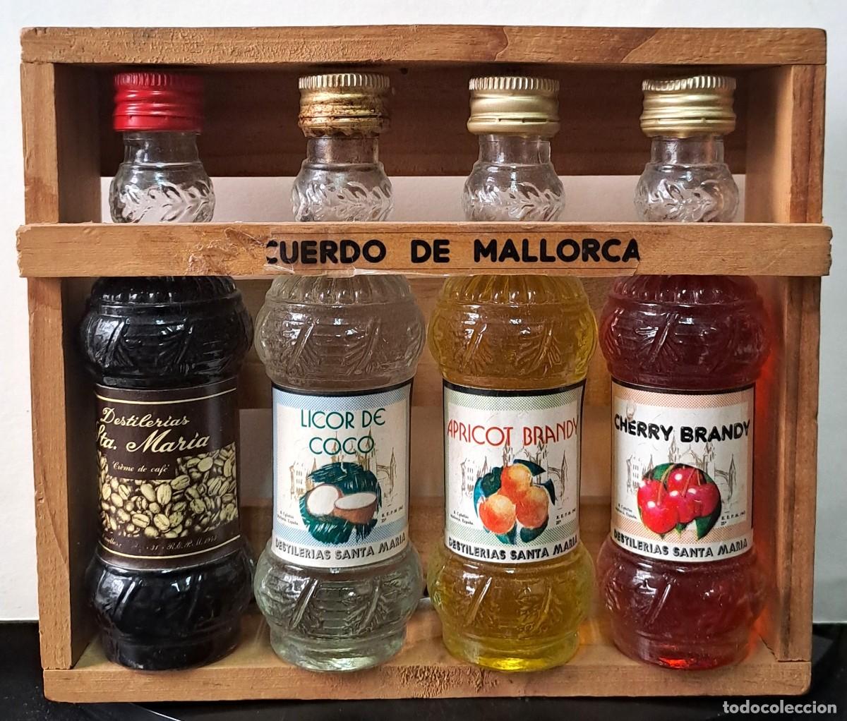 Coleccionismo de vinos y licores: ESTUCHE DE MADERA CON CUATRO BOTELLINES RECUERDO DE MALLORCA. RF-6574