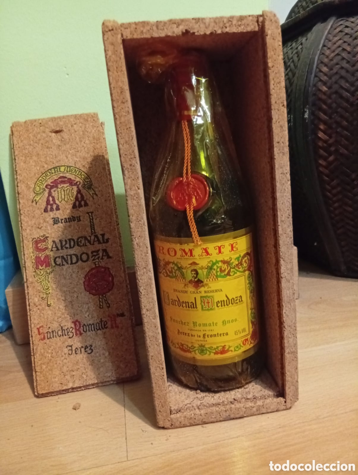 Coleccionismo de vinos y licores: Antigua Botella Brandy Cardenal Mendoza Gran Reserva - Con Estuche de Corcho Original y Sello de Lac