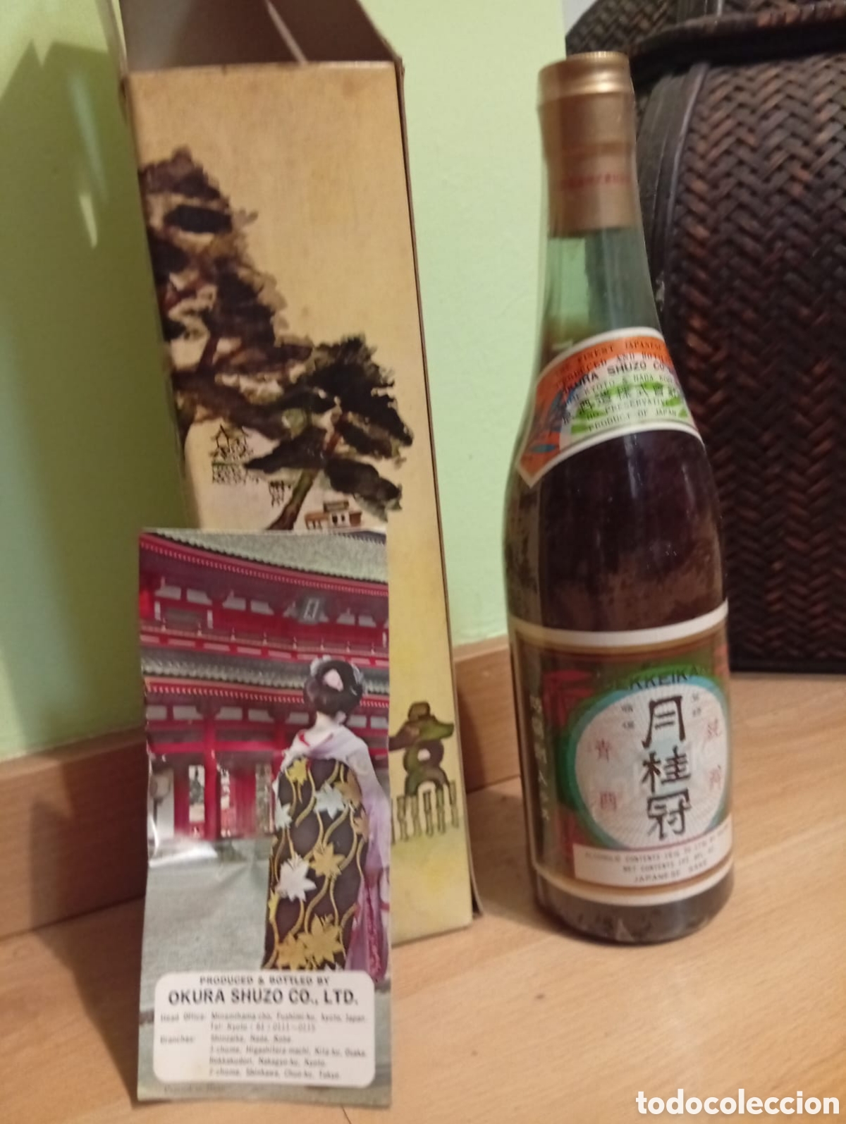Coleccionismo de vinos y licores: Antigua Botella Sake Gekkeikan (Okura Shuzo) Vintage. Con Caja y Folleto Originales - Jap&oacute;n