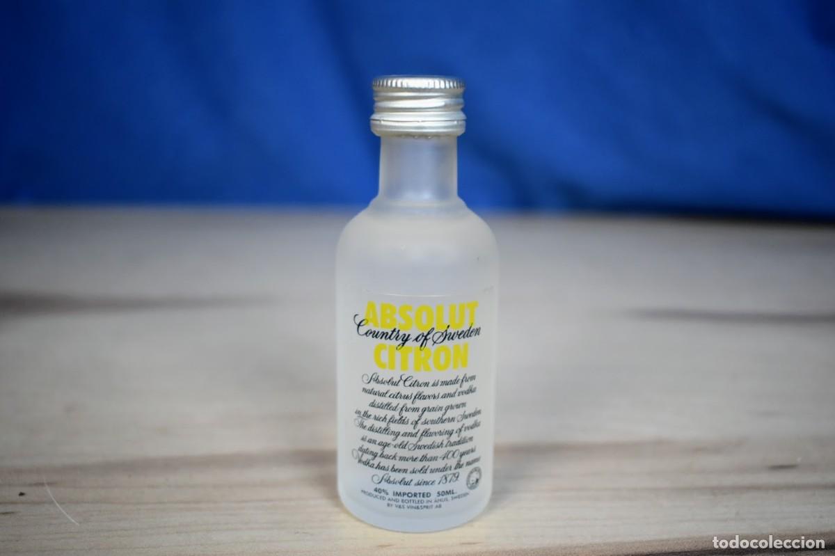 Coleccionismo de vinos y licores: Botell&iacute;n miniatura Absolut Citron (Vozka limon) 50 ML