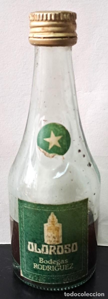 Coleccionismo de vinos y licores: BOTELLIN OLOROSO BODEGAS RODRIGUEZ. PRECINTADO, FALTA LIQUIDO POR EVAPORACION. RF-6580