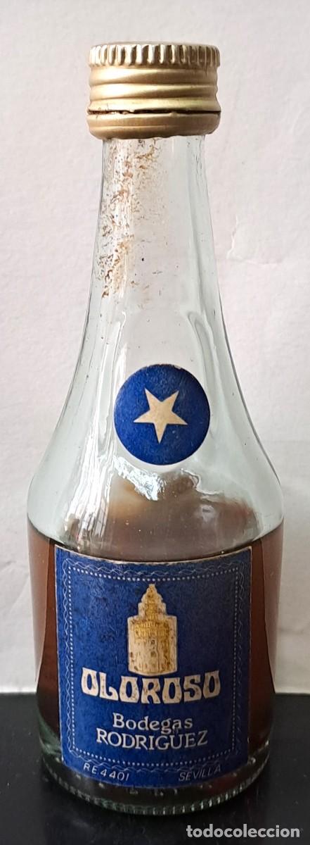 Coleccionismo de vinos y licores: BOTELLIN OLOROSO BODEGAS RODRIGUEZ. PRECINTADO, FALTA LIQUIDO POR EVAPORACION. RF-6581