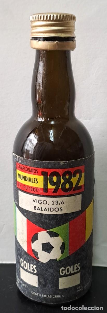 Coleccionismo de vinos y licores: BOTELLIN MUNDIALES DE ESPA&Ntilde;A 1982, VIGO 23 DE JUNIO BALAIDOS. RF-6582