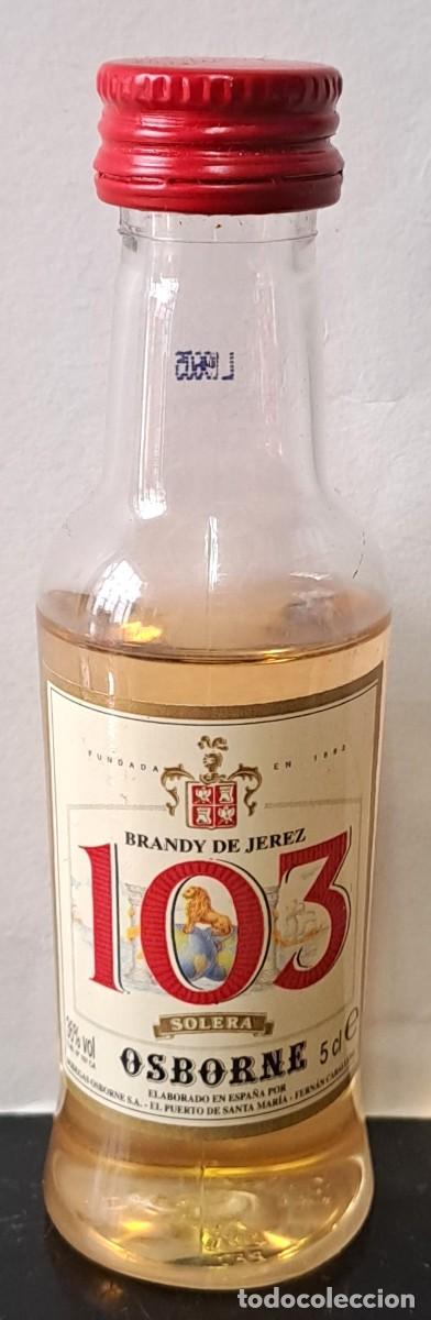 Coleccionismo de vinos y licores: BOTELLIN BRANDY DE JEREZ 103, OSBORNE. PRECINTADO, FALTA LIQUIDO POR EVAPPORACION. RF-6590
