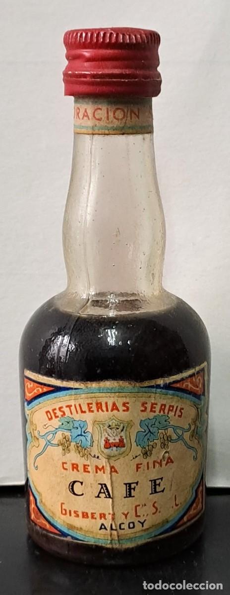 Coleccionismo de vinos y licores: BOTELLIN CREMA FINA DE CAFE. DESTILERIAS SERPIS. PRECINTADO. RF-6594