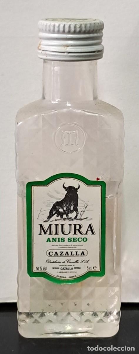 Coleccionismo de vinos y licores: BOTELLIN ANIS SECO MIURA, PRECINTADO PERO CON FALTA DE LIQUIDO POR EVAPORACION. RF-6596