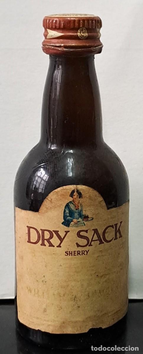 Coleccionismo de vinos y licores: BOTELLIN DRY SACK SHERRY. VACIO, LA ETIQUETA ESTA BORROSA. RF-6609