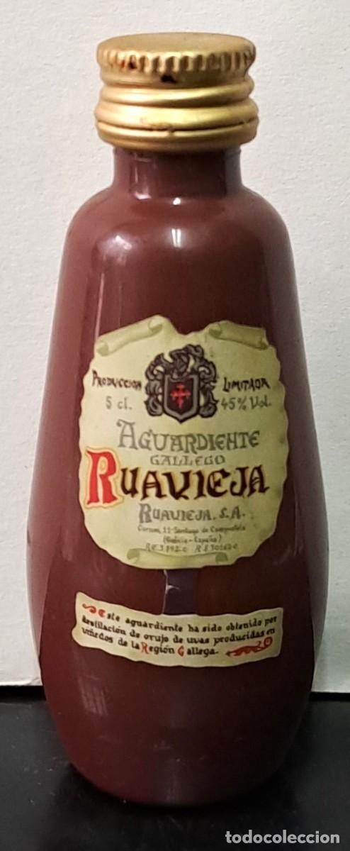 Coleccionismo de vinos y licores: BOTELLIN ARGUARDIENTE RUAVIEJA. PRECINTADO CON FALTA DE LIQUIDO POR EVAPORACION. RF-6618