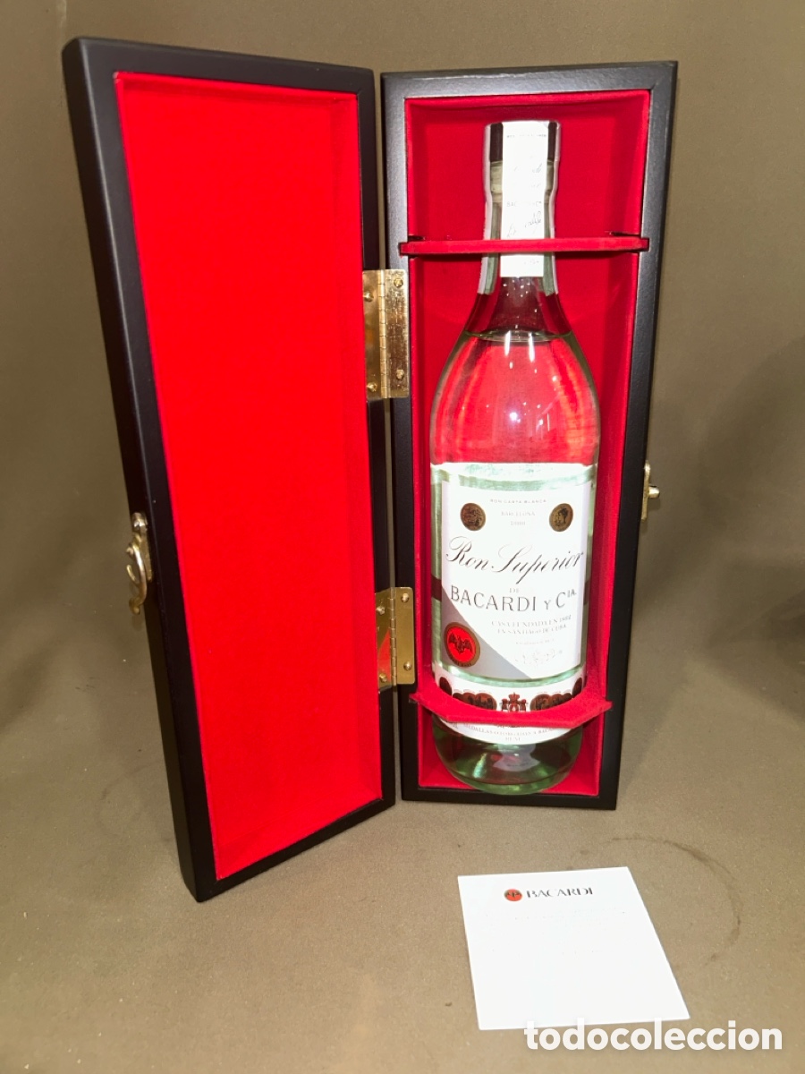 Coleccionismo de vinos y licores: BOTELLA DE RON SUPERIOR DE BACARDI Y CIA 1862 SANTIAGO DE CUBA EN SU CAJA *LLENO, SIN ABRIR*