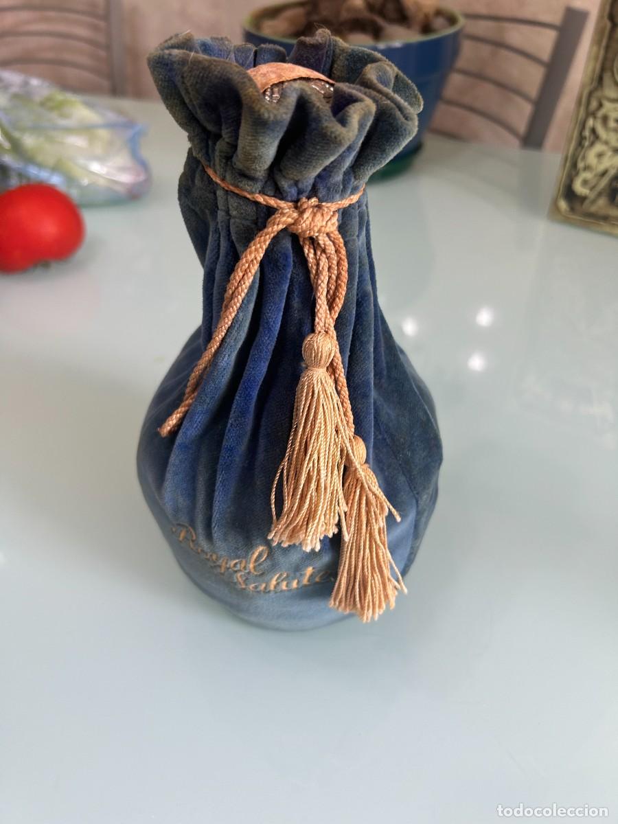 Coleccionismo de vinos y licores: CHIVAS REGAL 21 A&Ntilde;OS BOTELLA AZUL