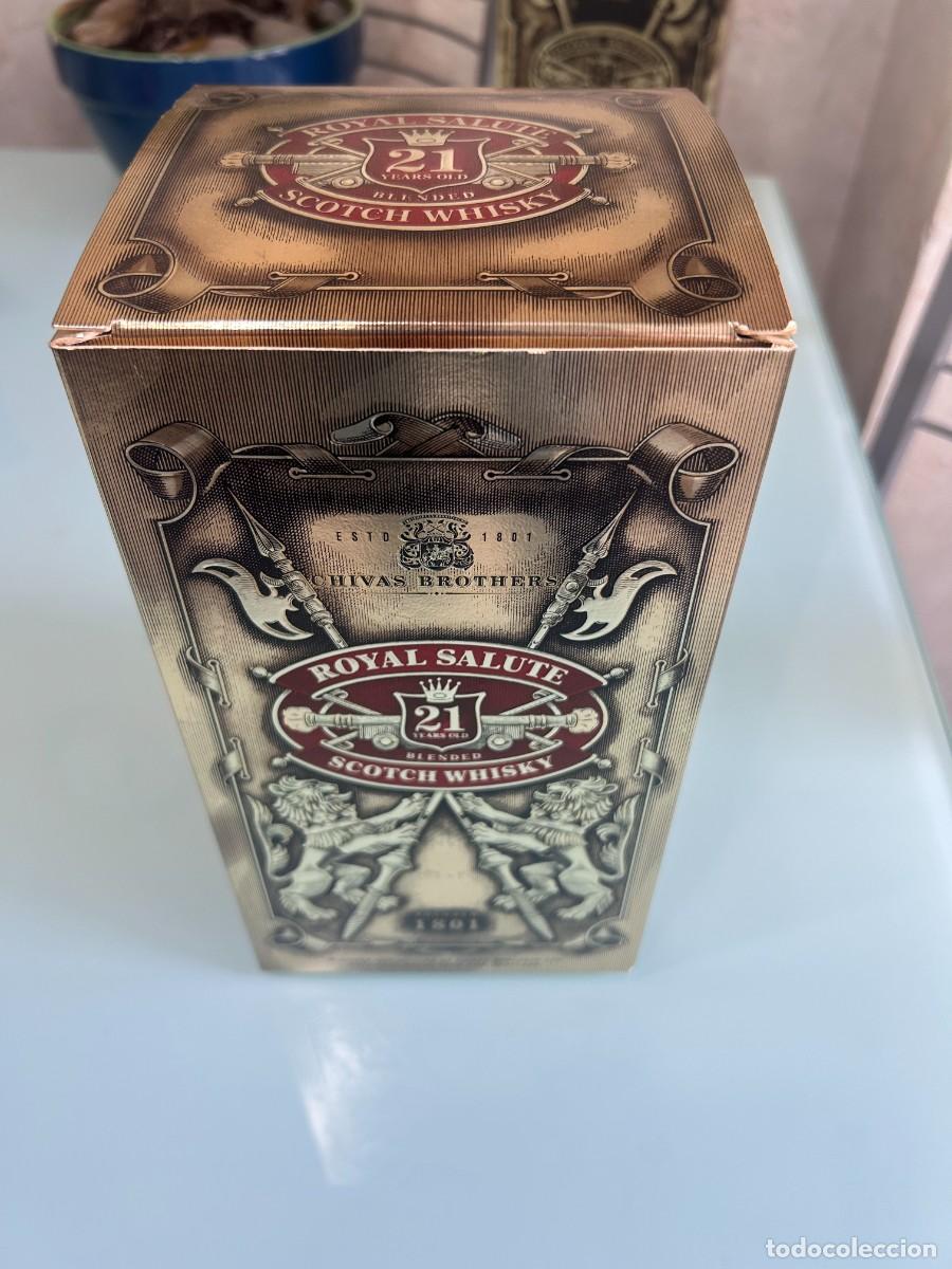 Coleccionismo de vinos y licores: CHIVAS REGAL 21 A&Ntilde;OS BOTELLA PORCELANA BOURDEOS
