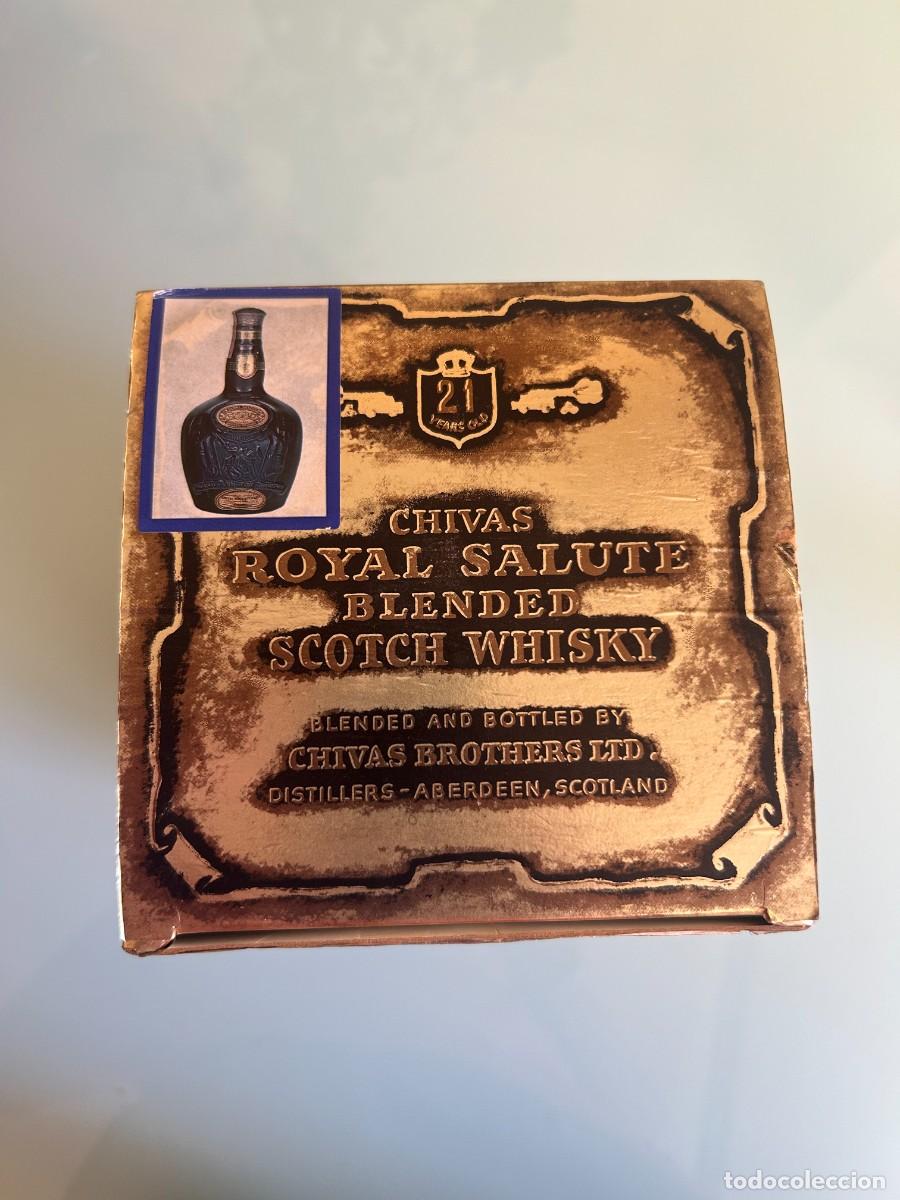 Coleccionismo de vinos y licores: CHIVAS REGAL 21 A&Ntilde;OS BOTELLA PORCELANA VERDE