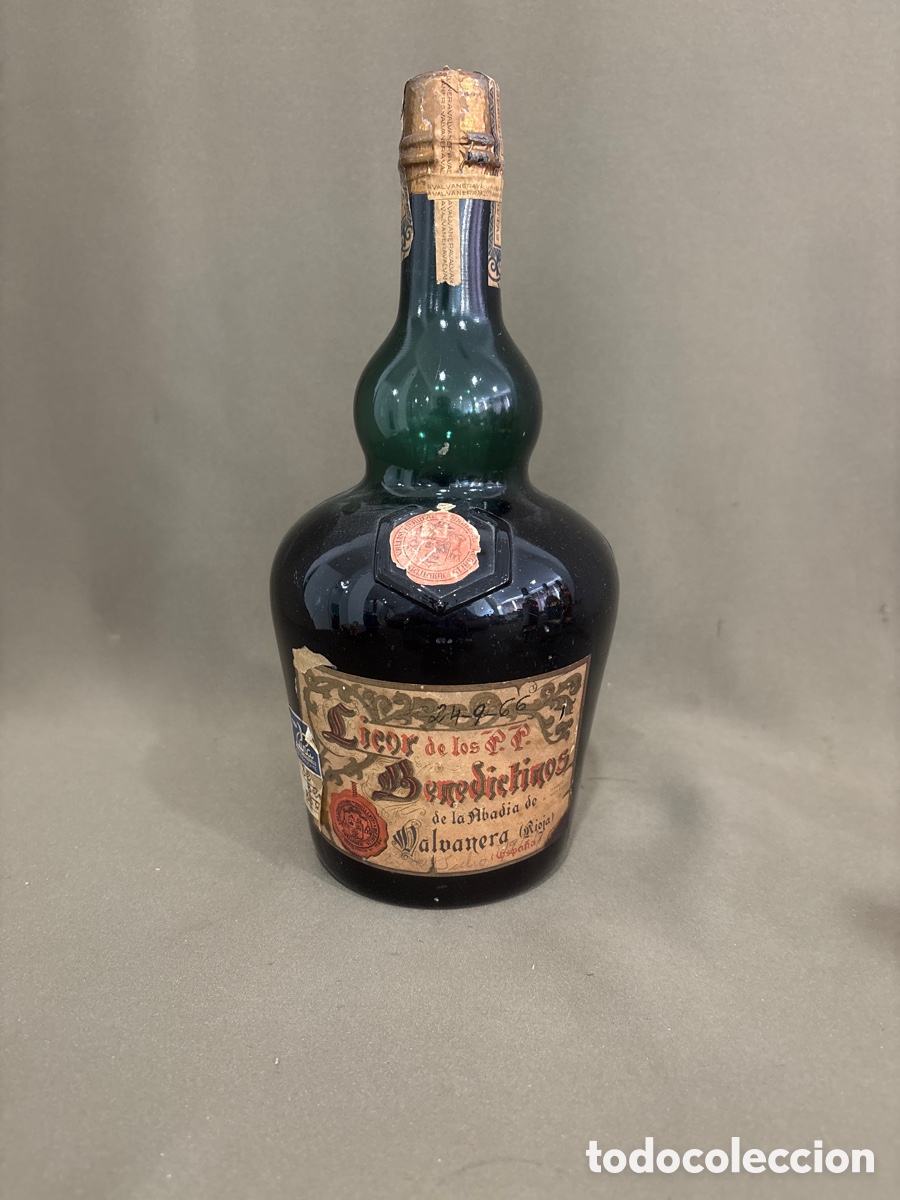 Coleccionismo de vinos y licores: Antigua botella LICOR DE LOS PP,BENEDICTOS DE LA ABAD&Iacute;A DE VALVANERA*LLENA 1966*