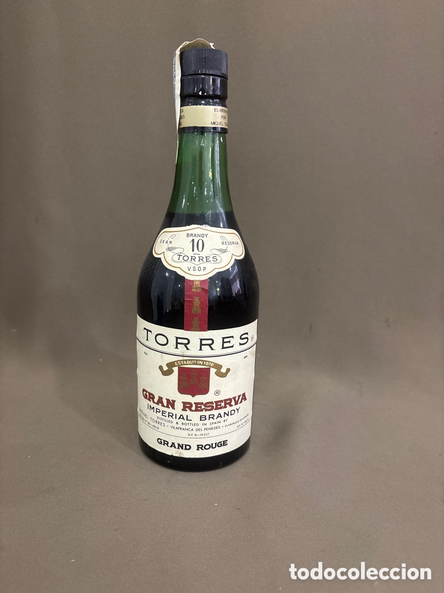 Coleccionismo de vinos y licores: Antigua botella de brandy GRAN RESERVA TORRES*ver fotos*llena y precintada