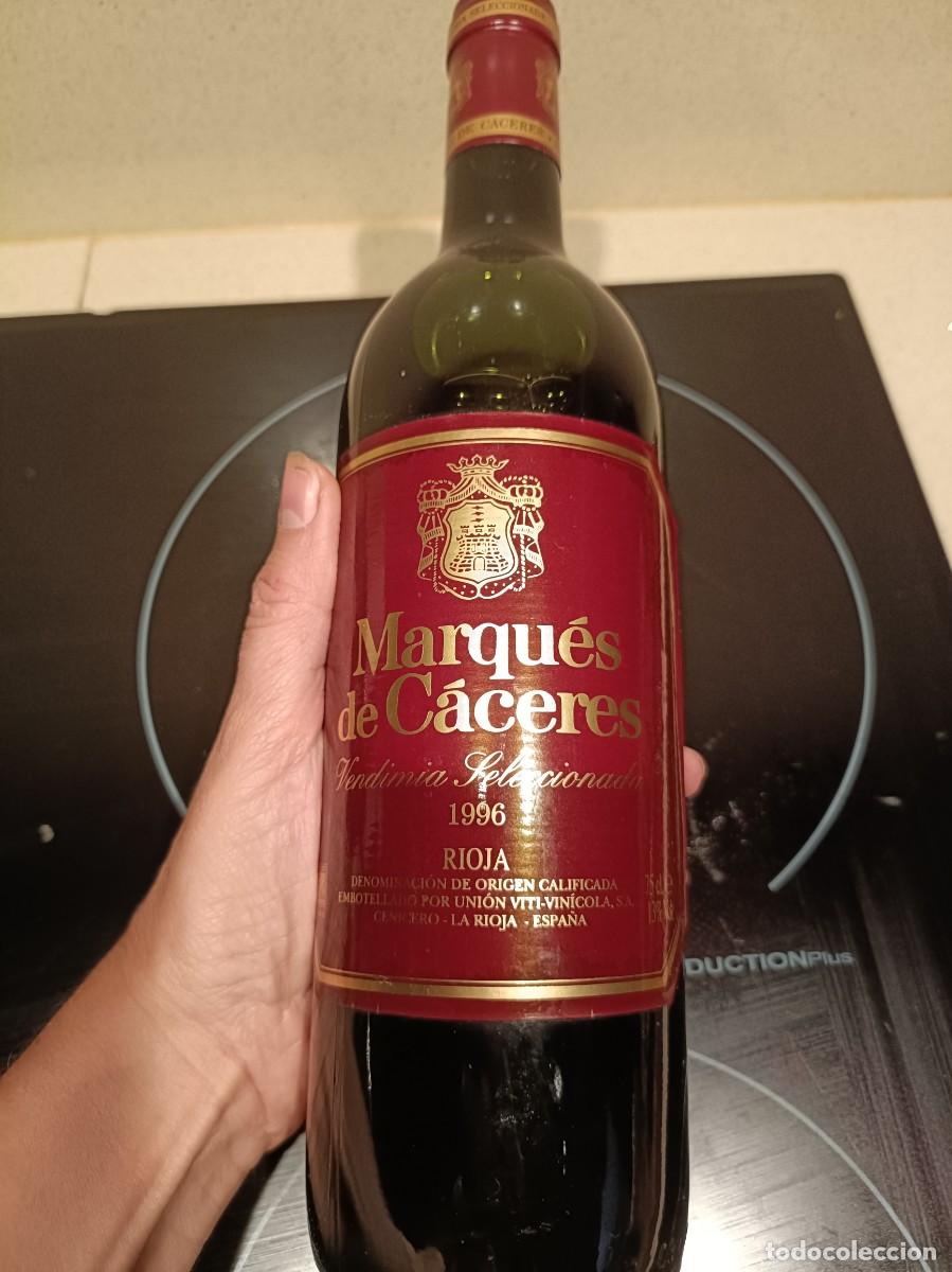 Coleccionismo de vinos y licores: Botella de vino Marqu&eacute;s de C&aacute;ceres 1996
