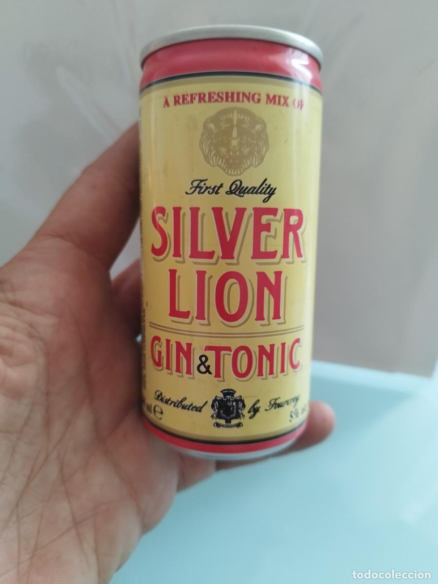 Coleccionismo de vinos y licores: Lata vac&iacute;a 200 ml de Silver Lion Gin & Tonic de los a&ntilde;os 90 con etiqueta amarillo y rojo.