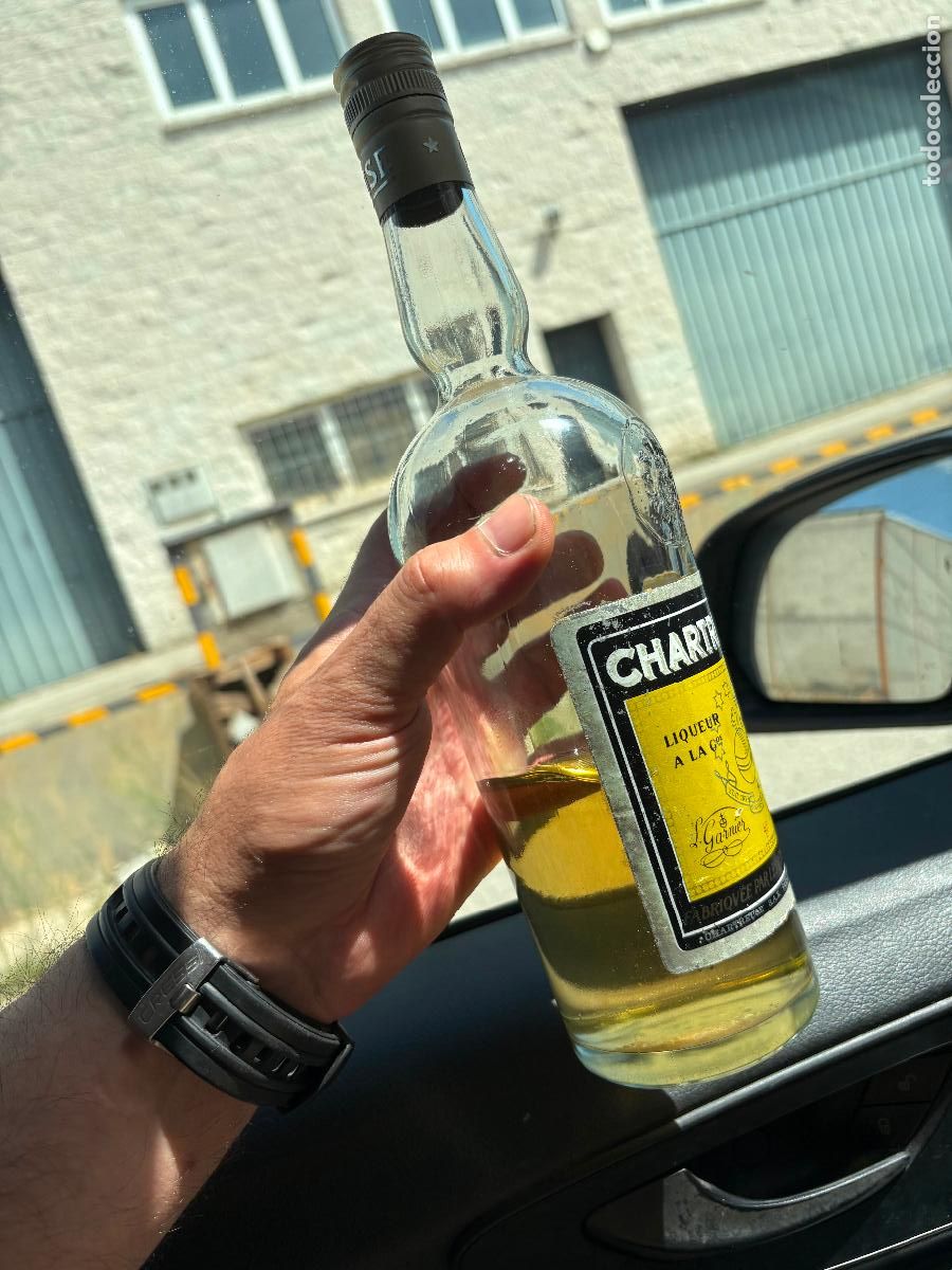 Coleccionismo de vinos y licores: Chartreuse Tarragona abierta comprada directamente a un bar