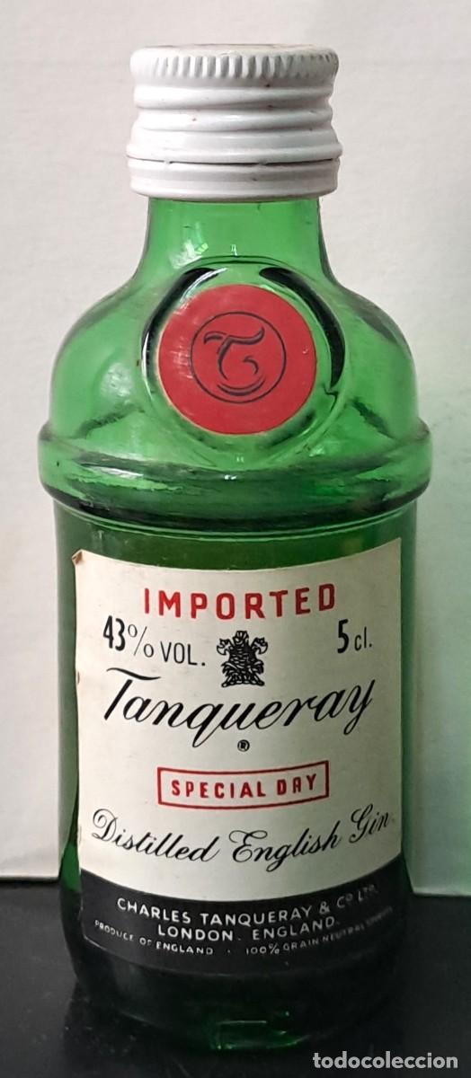 Coleccionismo de vinos y licores: BOTELLIN SPECIAL DRY TANQUERAY. PECINTADO, CON FALTA DE LIQUIDO POR EVAPORACION. RF-6631