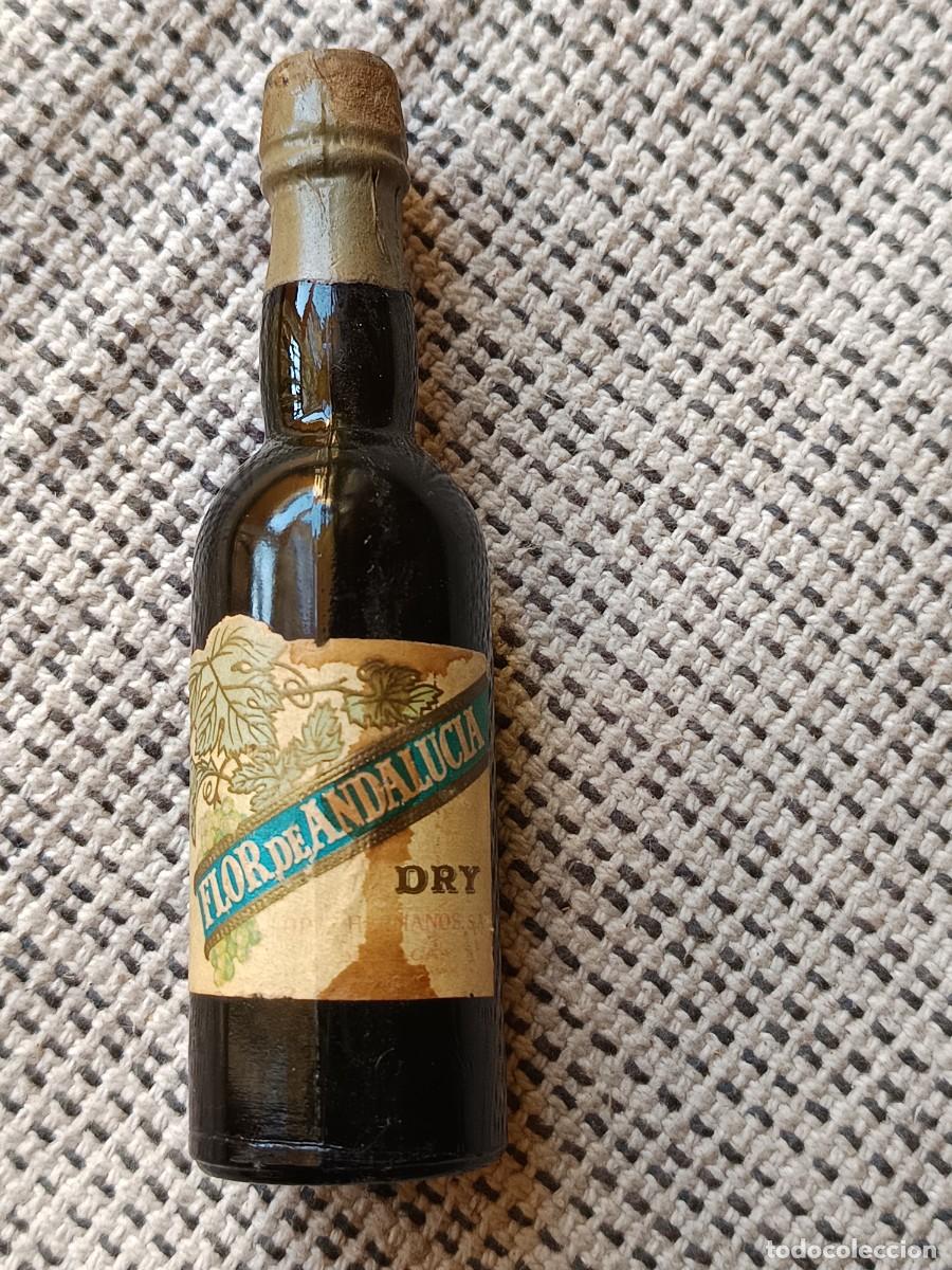 Coleccionismo de vinos y licores: Peque&ntilde;a botella vino arom&aacute;tico &rdquo;dry&rdquo; Flor de Andaluc&iacute;a.