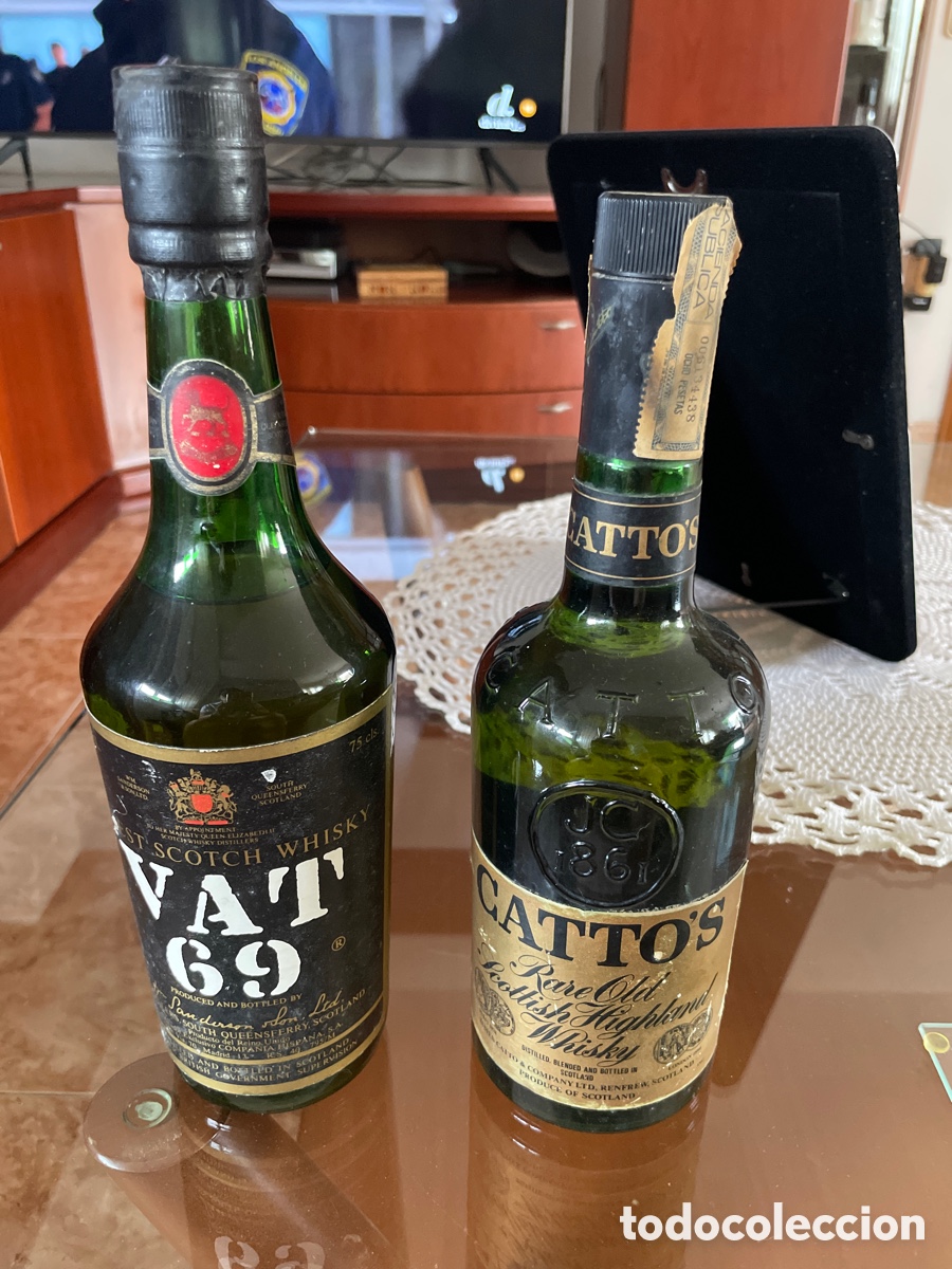 Coleccionismo de vinos y licores: Lote botella vat 69 y catto&rsquo;s precintadas