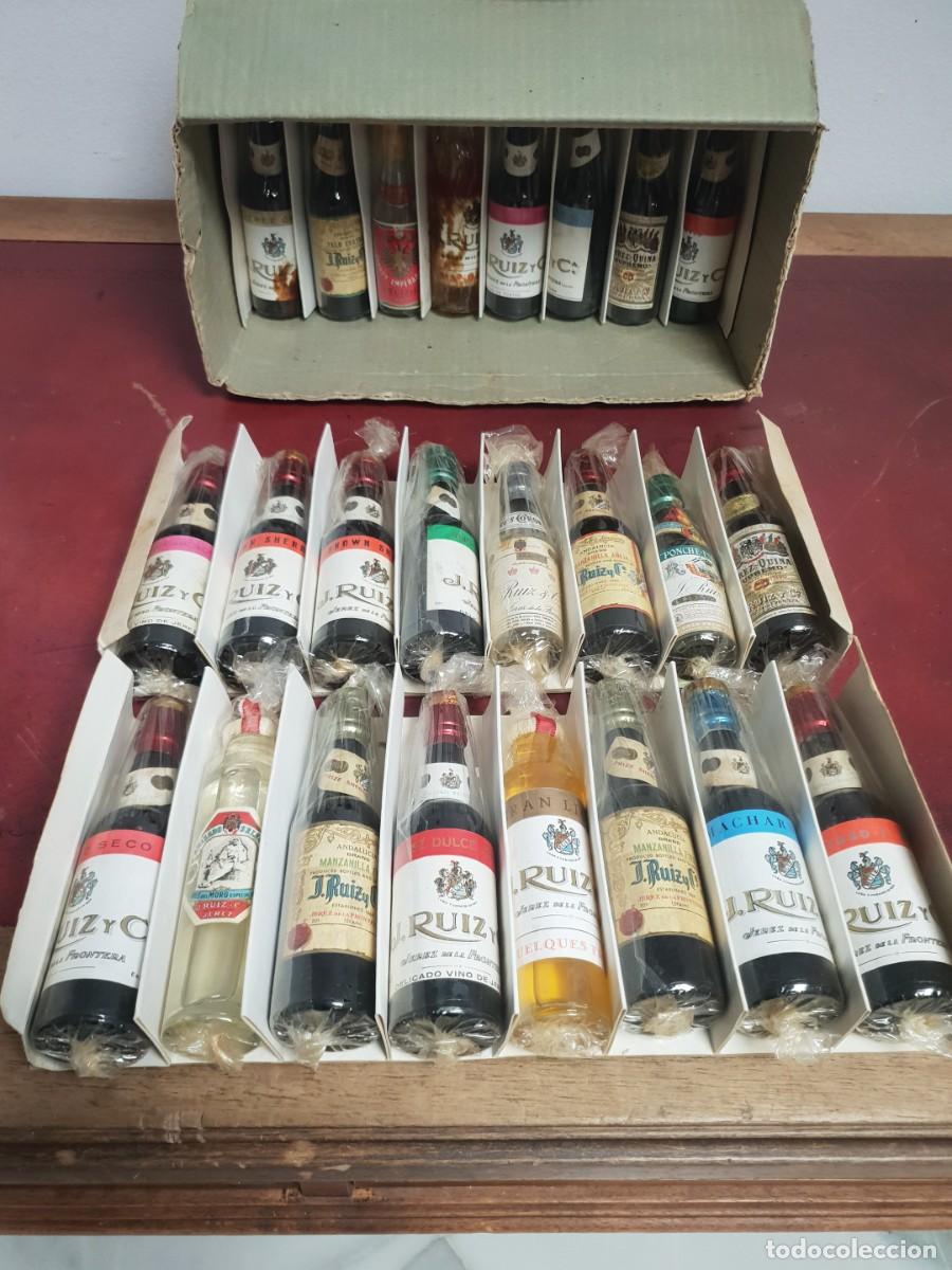 Coleccionismo de vinos y licores: Lote de botellines antiguos juan ruiz jerez 24 en su caja original. Mut raros