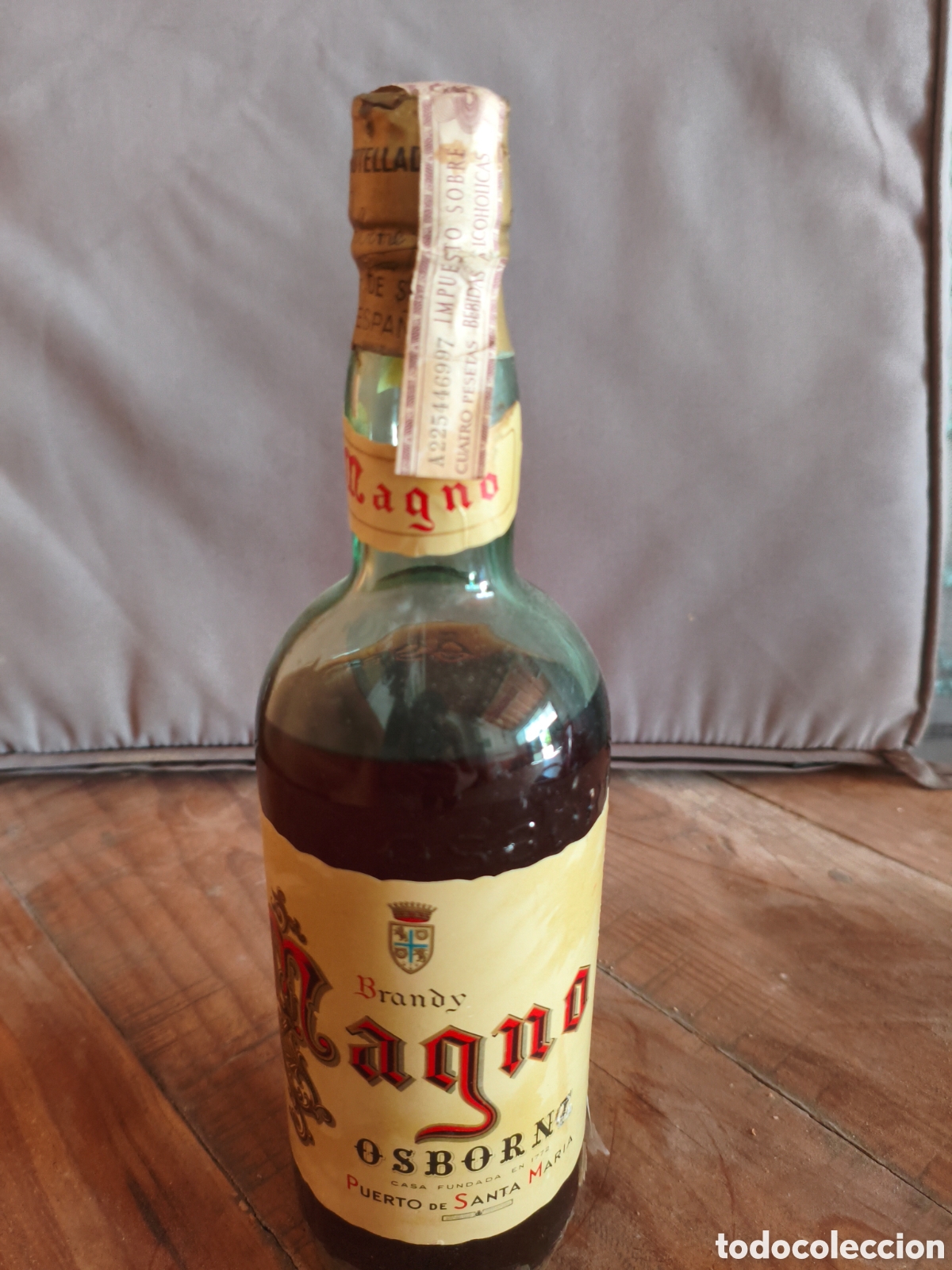 Coleccionismo de vinos y licores: Antigua botella Brandy Magno