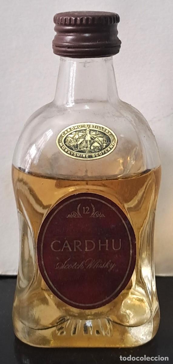 Coleccionismo de vinos y licores: BOTELLIN SCOTH WHISKY,CARDHU. PRECINTADO, LE FALTA LIQUIDO POR EVAPORACION. RF-6646