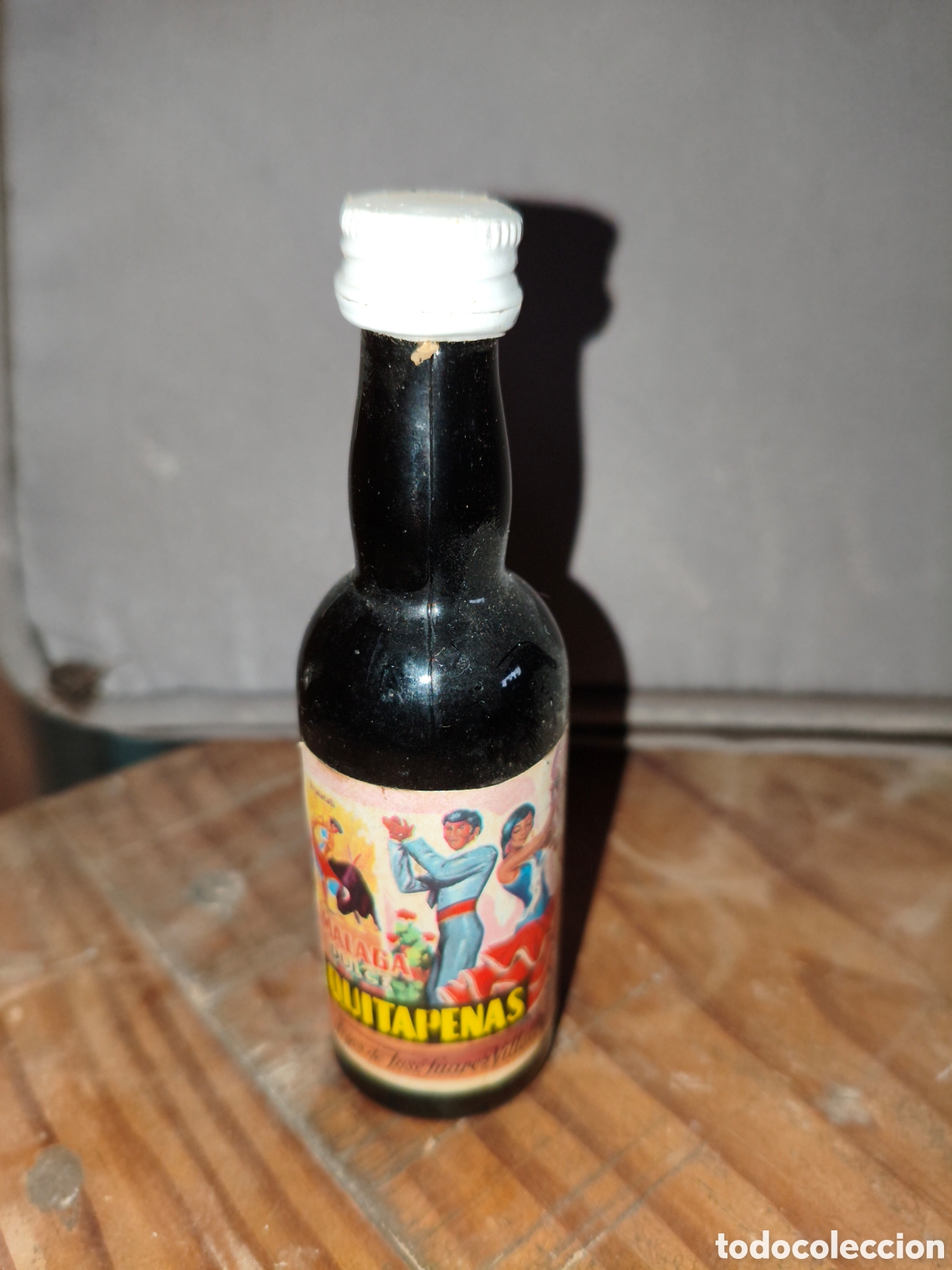 Coleccionismo de vinos y licores: Antiguo botellin Quitapenas M&aacute;laga