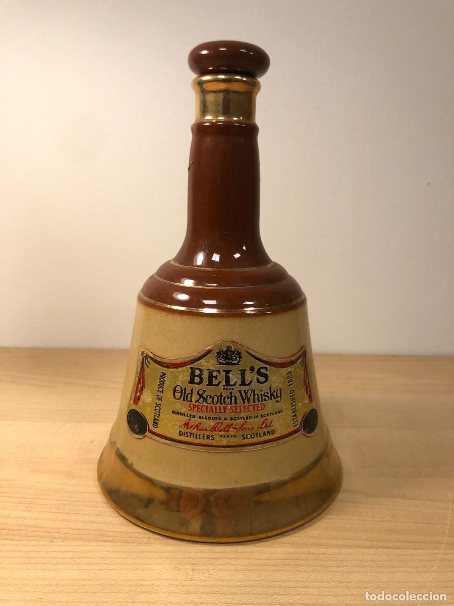 Coleccionismo de vinos y licores: Bell's Old Scotch Whisky decanter cer&aacute;mica Wade Perth Scotland a&ntilde;os 70 tap&oacute;n original