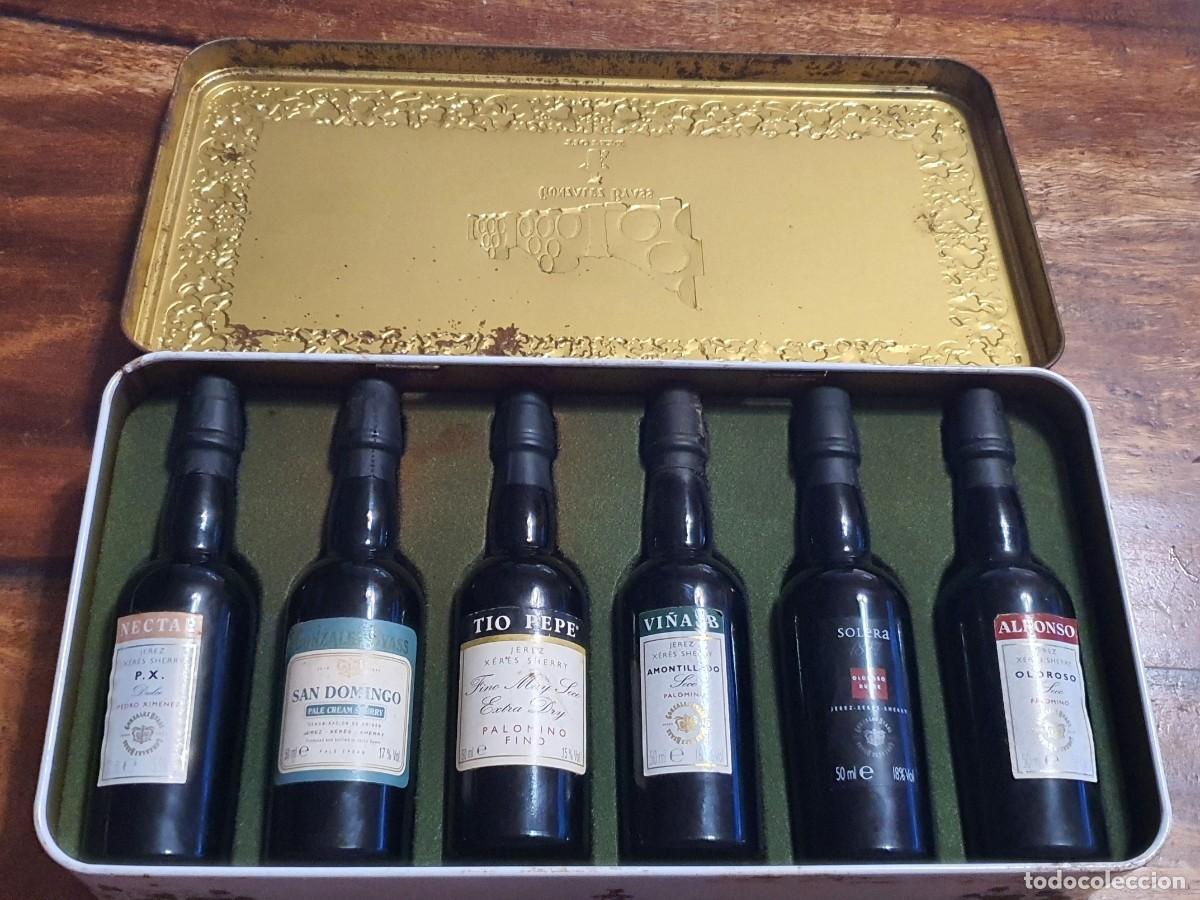 Coleccionismo de vinos y licores: Estuche met&aacute;lico vintage Gonz&aacute;lez Byass con minibotellas de Jerez