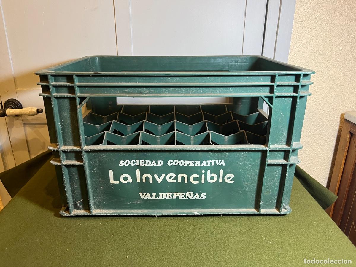 Collection of wines and liquors: Caja vintage para 24 botellas Sociedad Cooperativa La Invencible Valdepe&ntilde;as &ndash; Caja de bodega origina