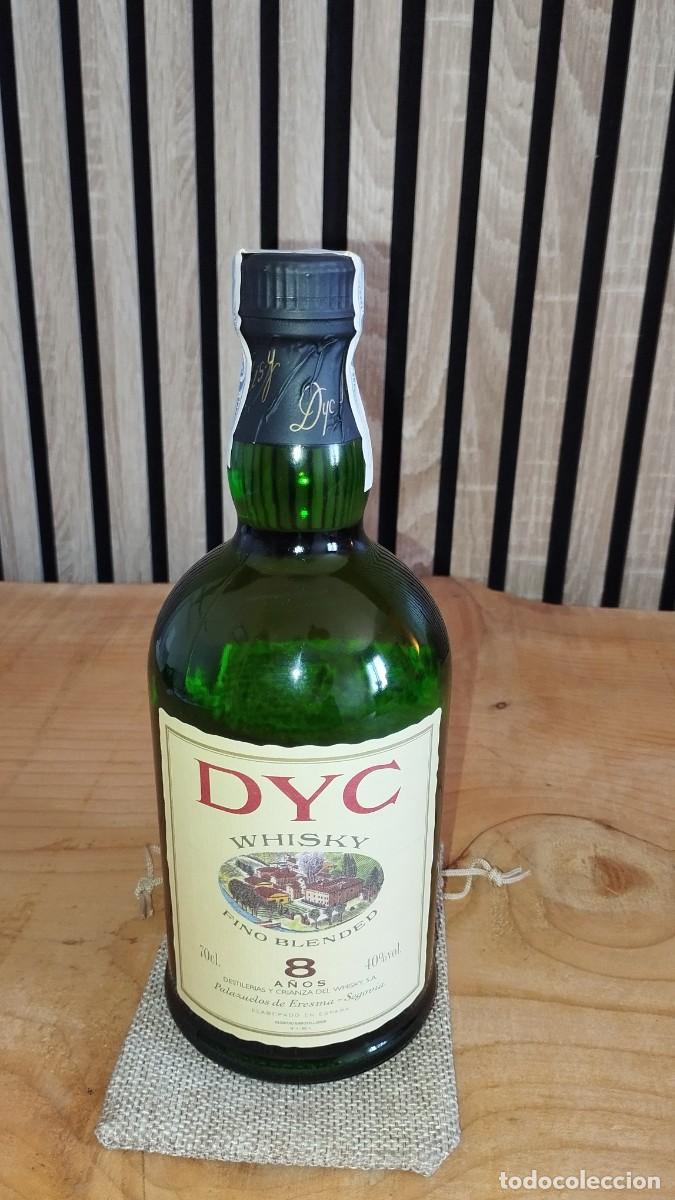 Coleccionismo de vinos y licores: Botella Antigua DYC Whisky 8 A&ntilde;os Segovia Rare