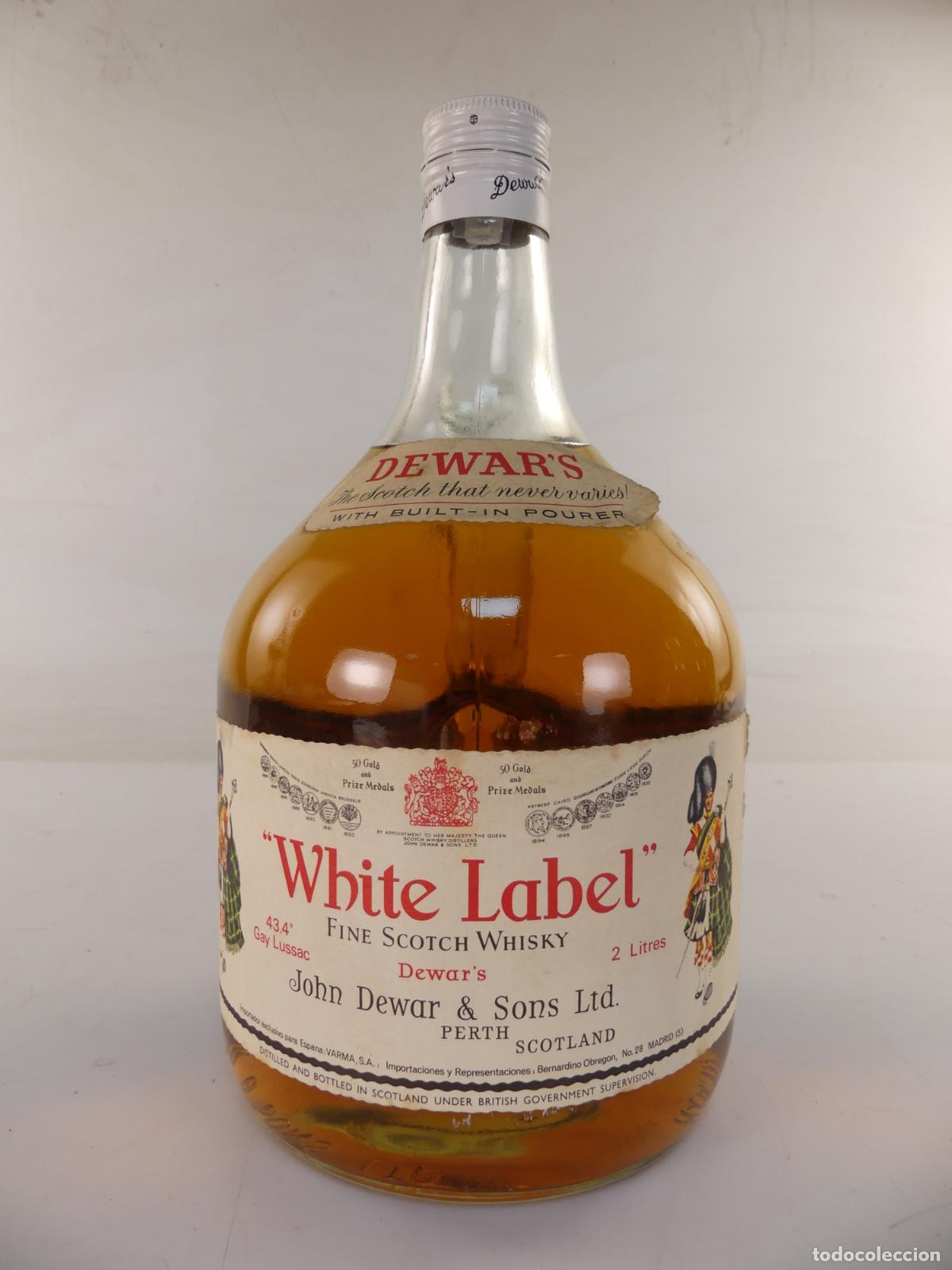Collection of wines and liquors: BOTELLA DE 2 LITROS SCOTCH WHISKY WHITE LABEL