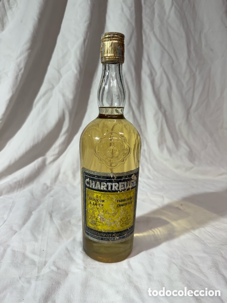 Coleccionismo de vinos y licores: Botella sin abrir de Chartreuse Tarragona amarillo. Botella El Gru&ntilde;o. Tarragona